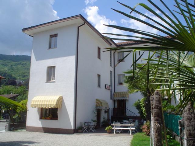 Hotel Elvezia Lake Maggiore Экстерьер фото