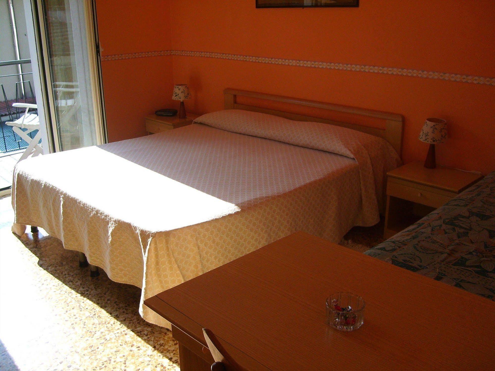 Hotel Elvezia Lake Maggiore Экстерьер фото